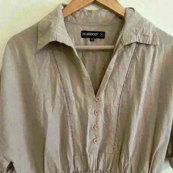 BLANK NYC Linen Blend Short Sleeve Collared Romper Beige Tan Size Medium Pockets - Picture 3 of 8